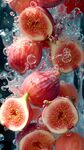 水中鲜无花果的清新瞬间