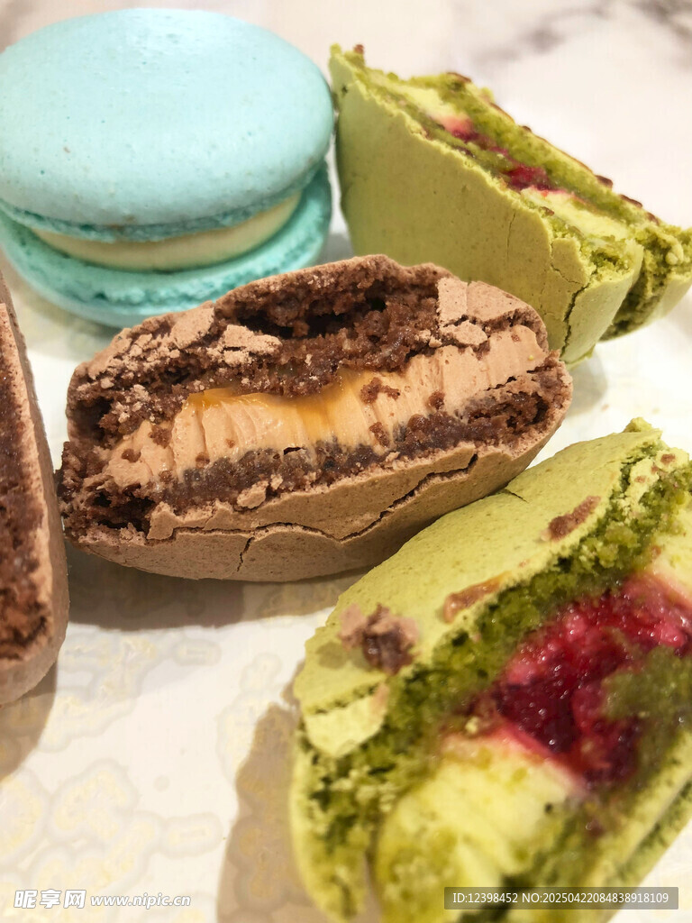 多彩美味马卡龙甜点展示
