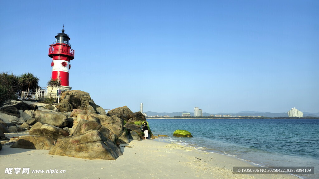 蜈支洲岛海滩灯塔