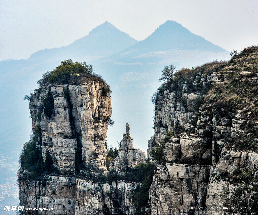 奇峰耸立的壮丽山景 观音山