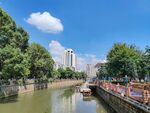 河畔风光 城市中的宁静水道