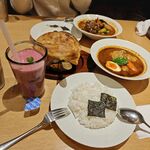 丰盛美味的亚洲风味餐食