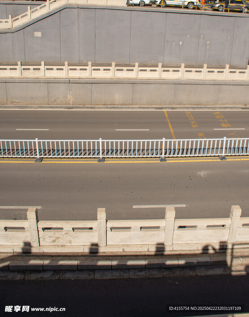 城市道路护栏俯瞰景象