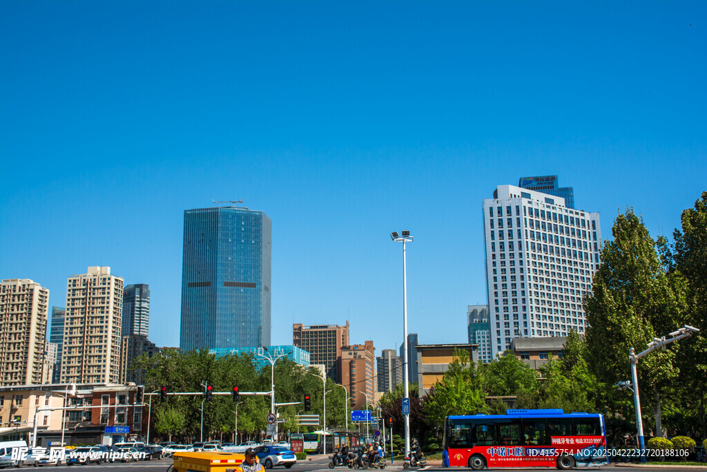 城市繁华街景与高楼大厦