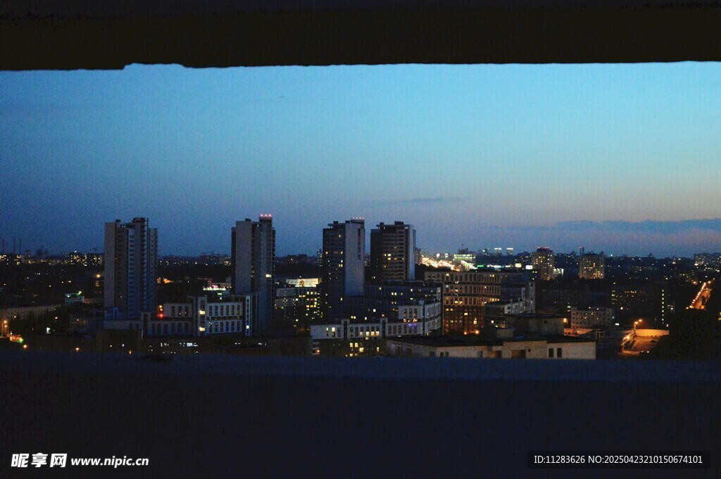 城市黄昏夜景