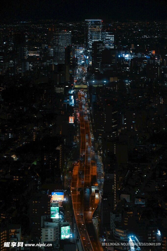 城市夜景中的繁忙