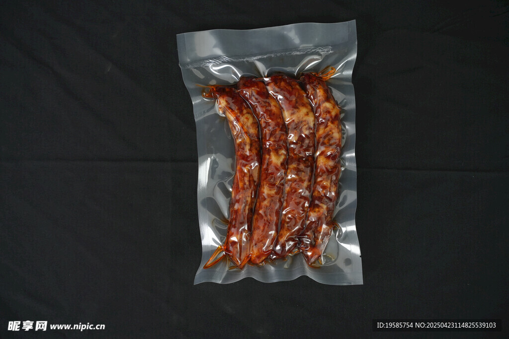 真空包装的美味香肠