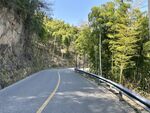 山间蜿蜒公路风景