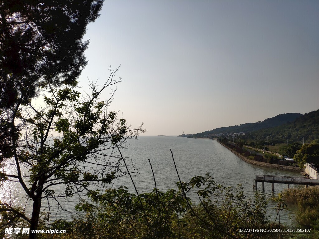 湖畔风光 