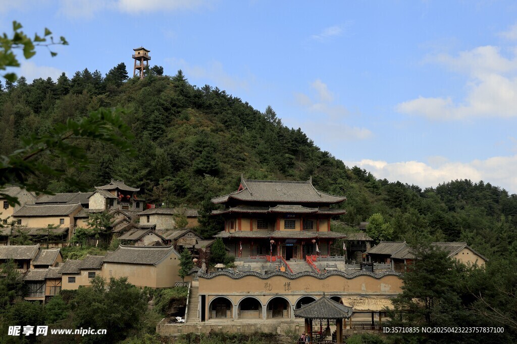 山中古建筑群风景秀丽