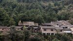 山间村落古朴民居景象