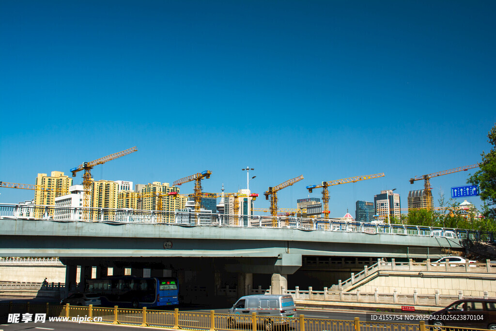 城市桥梁施工现场图景