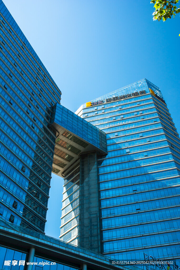 现代摩天大楼独特建筑结构