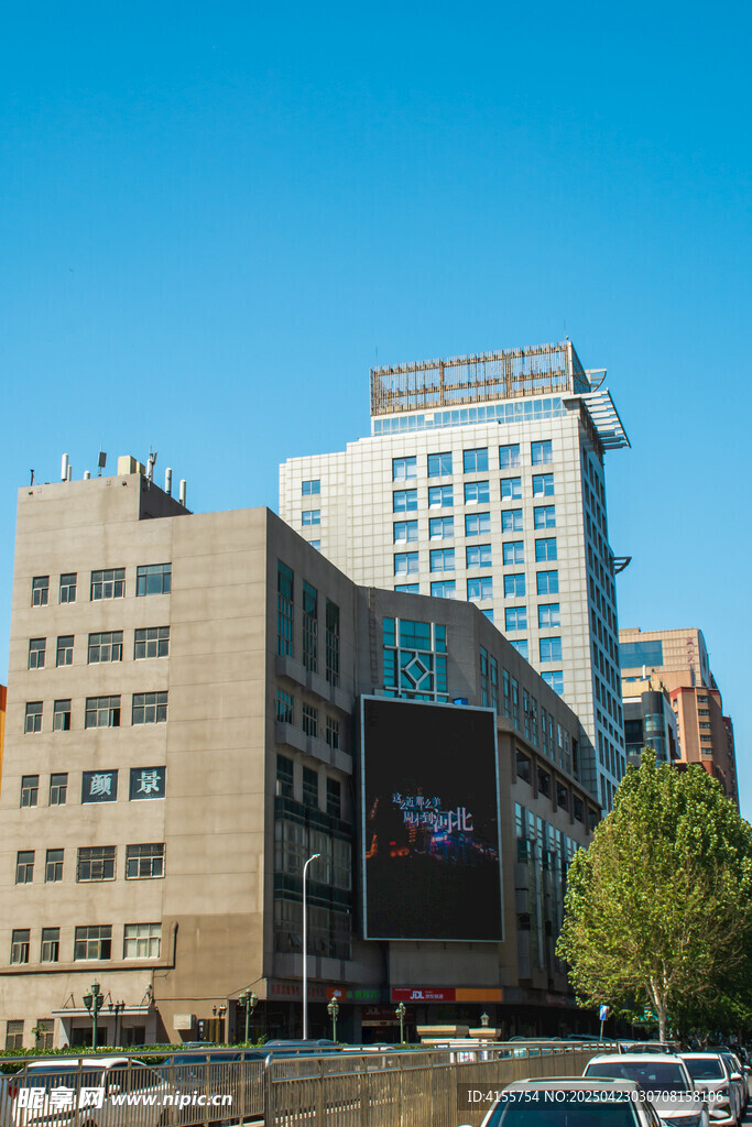 城市中的现代建筑群