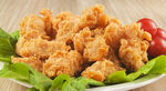 美味香酥炸鸡块摆盘中
