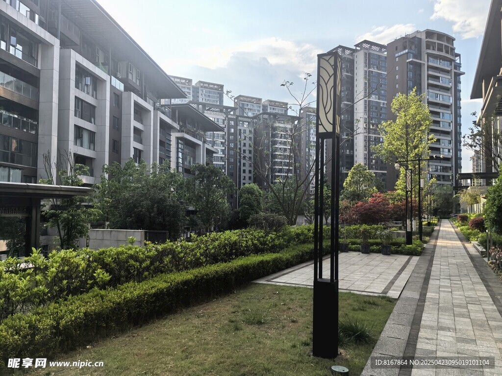 现代小区优美景观步道