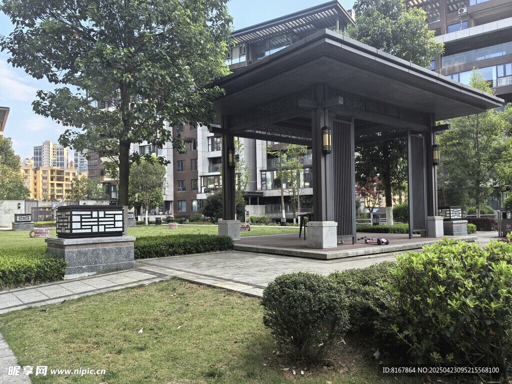 中式凉亭园林景观一角
