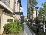 小区内的幽静景观步道