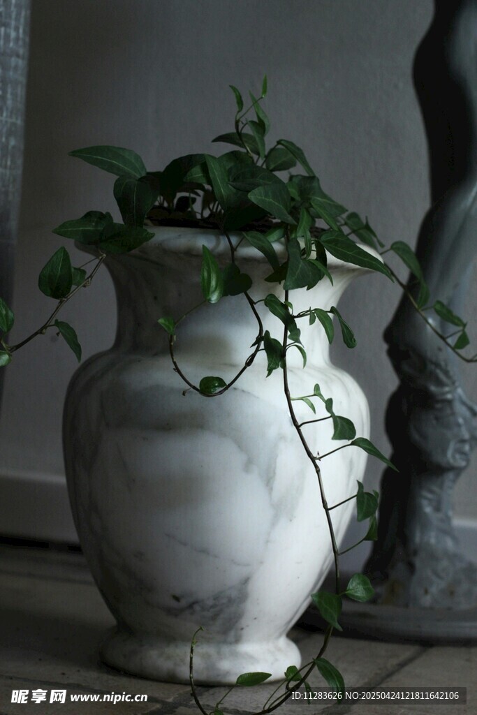 白色花瓶