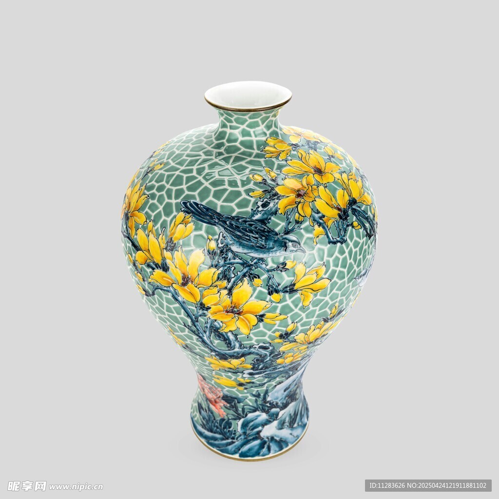 精美花卉纹陶瓷花瓶