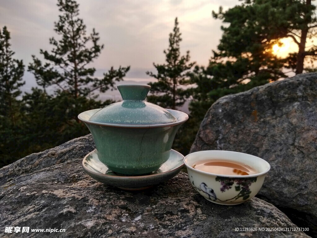 石上茶具