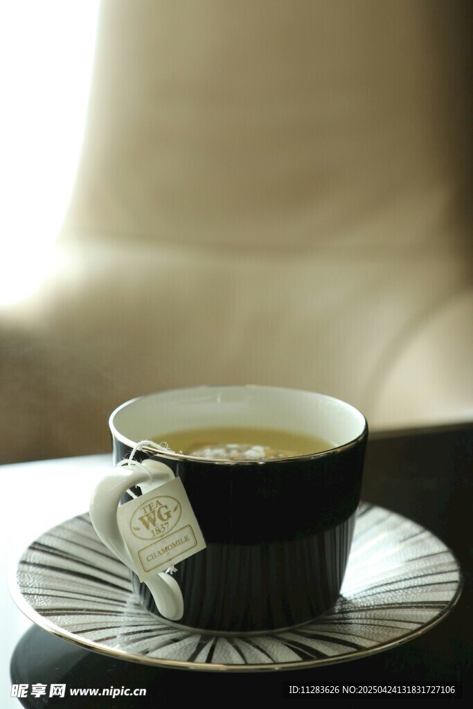 杯中热茶