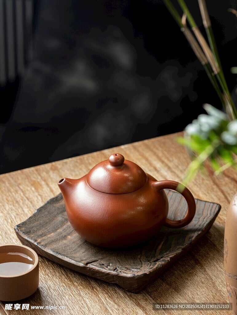 古朴紫砂壶