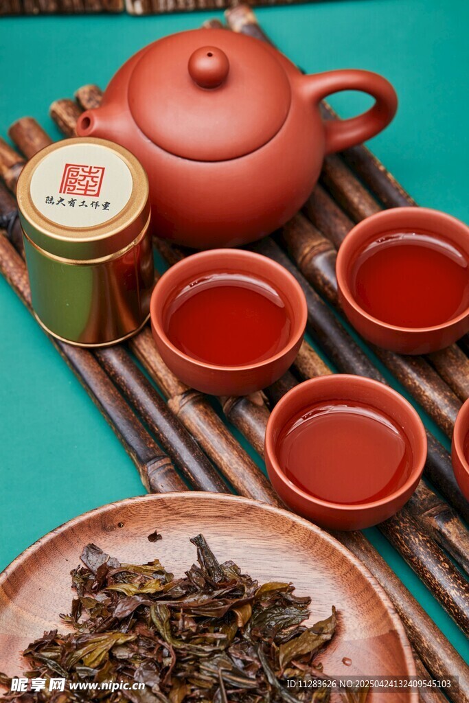 传统茶具与茶叶展示