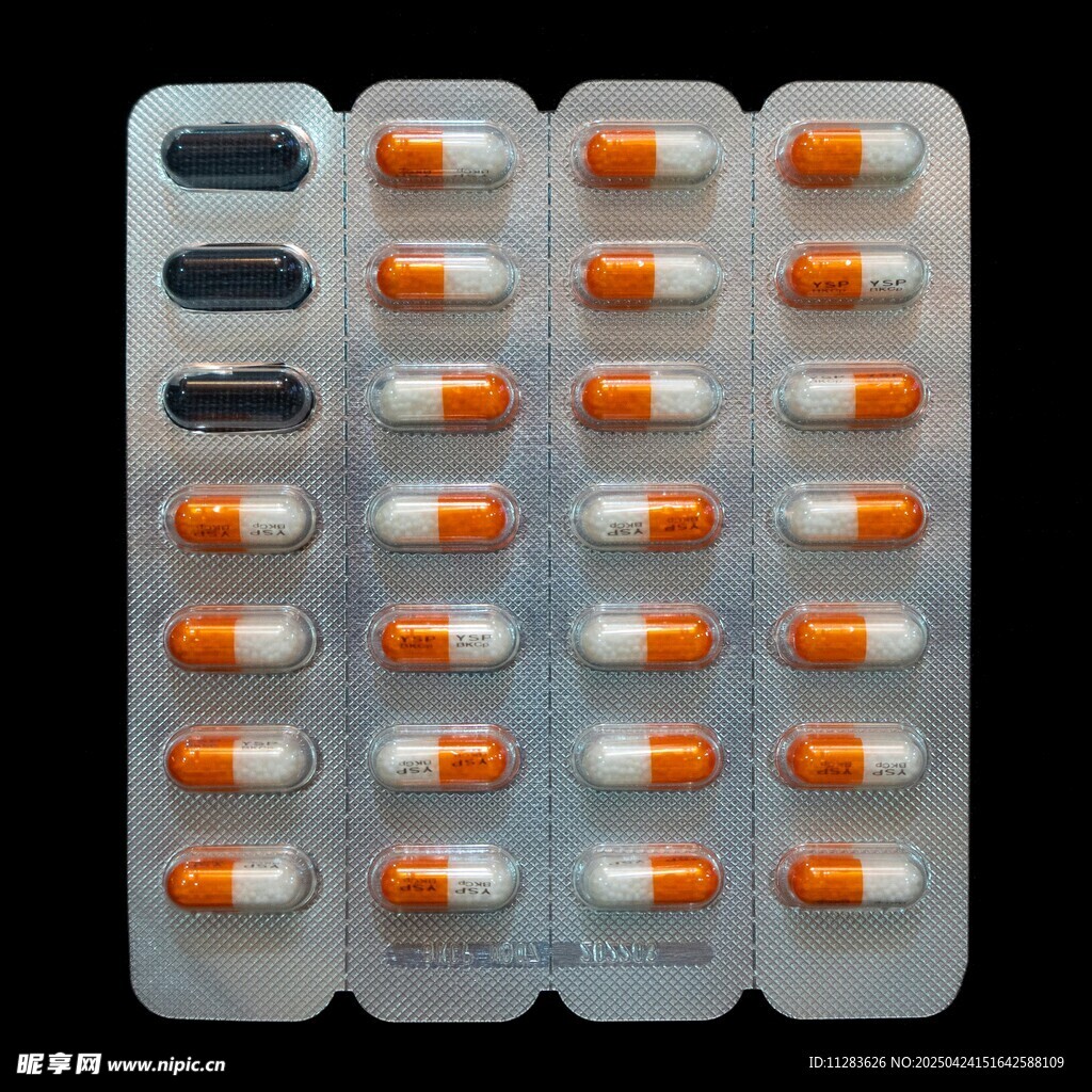 药盒中的橙色胶囊药品