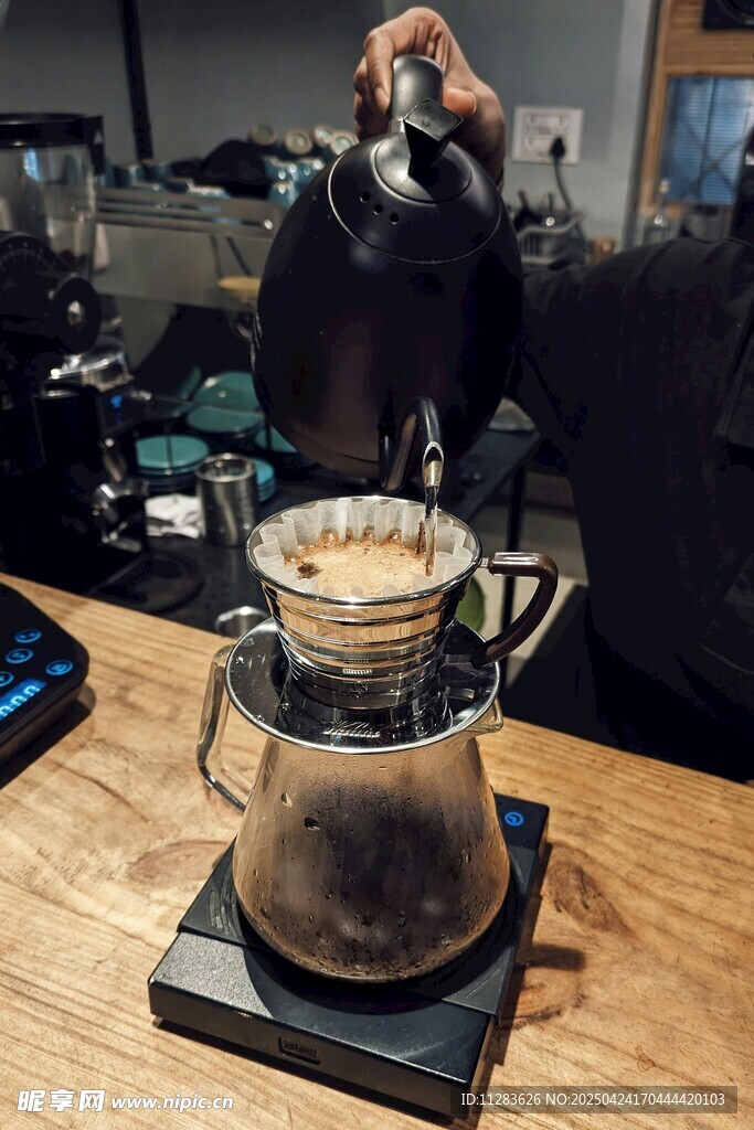 手冲咖啡制作场景