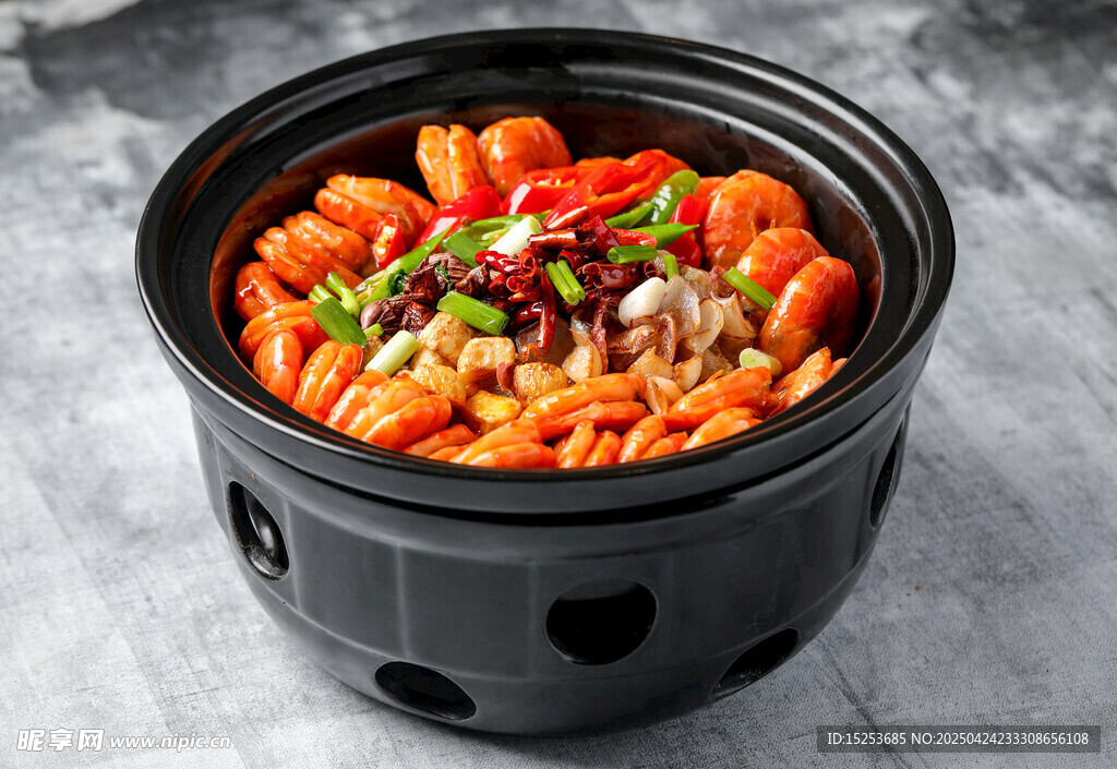 美味砂锅菜 食材丰富诱人
