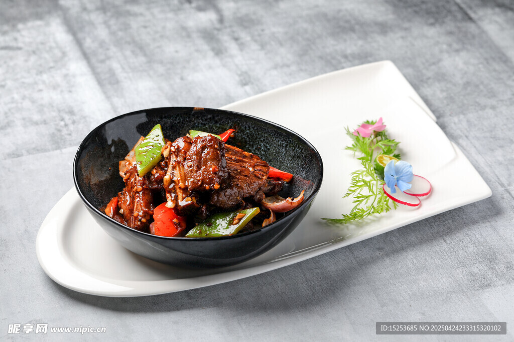 美味小炒牛肉摆盘精致
