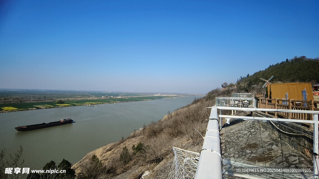 江边景致远眺