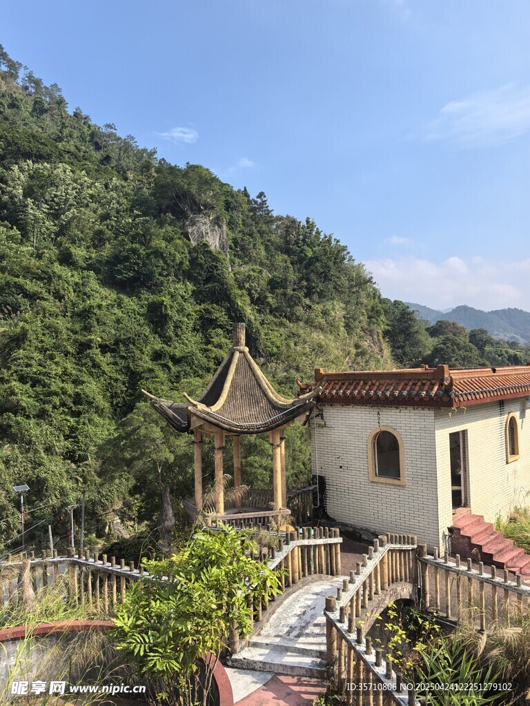山间古雅建筑景致