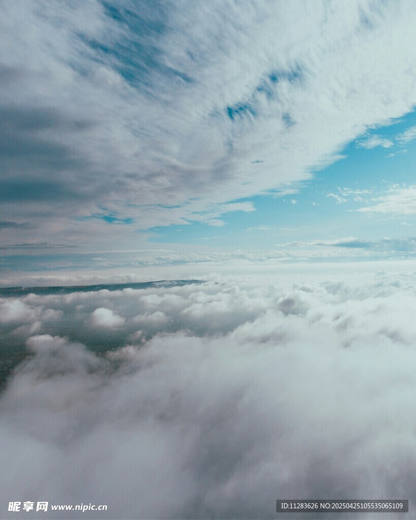 云海之上的蓝天美景
