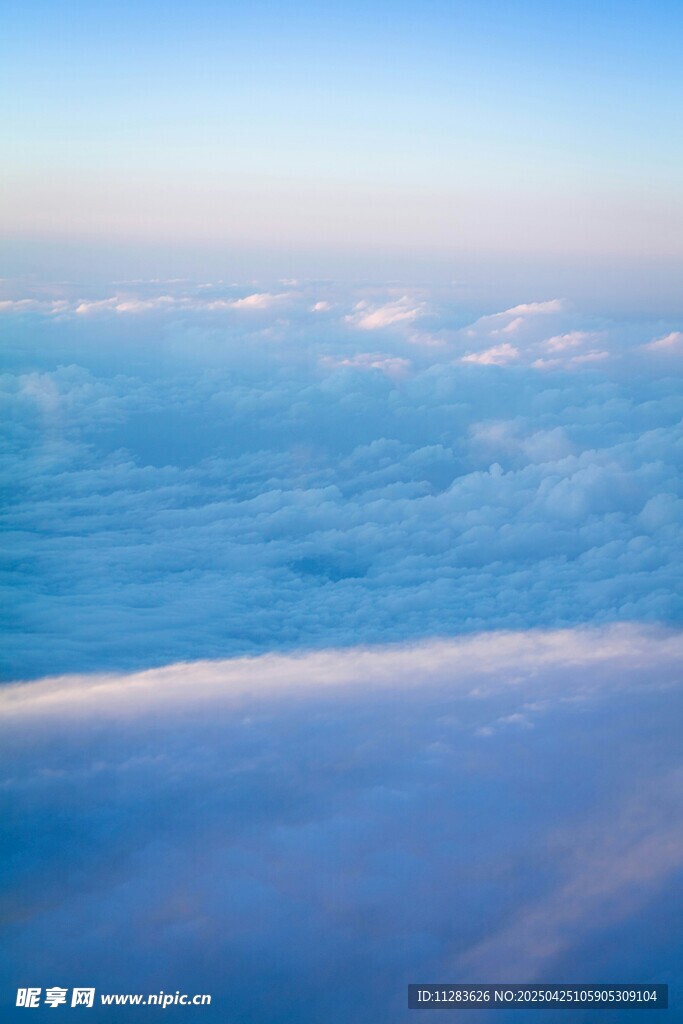 高空俯瞰云海美景