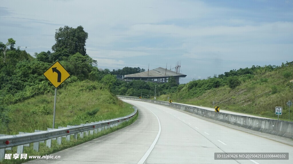 蜿蜒公路