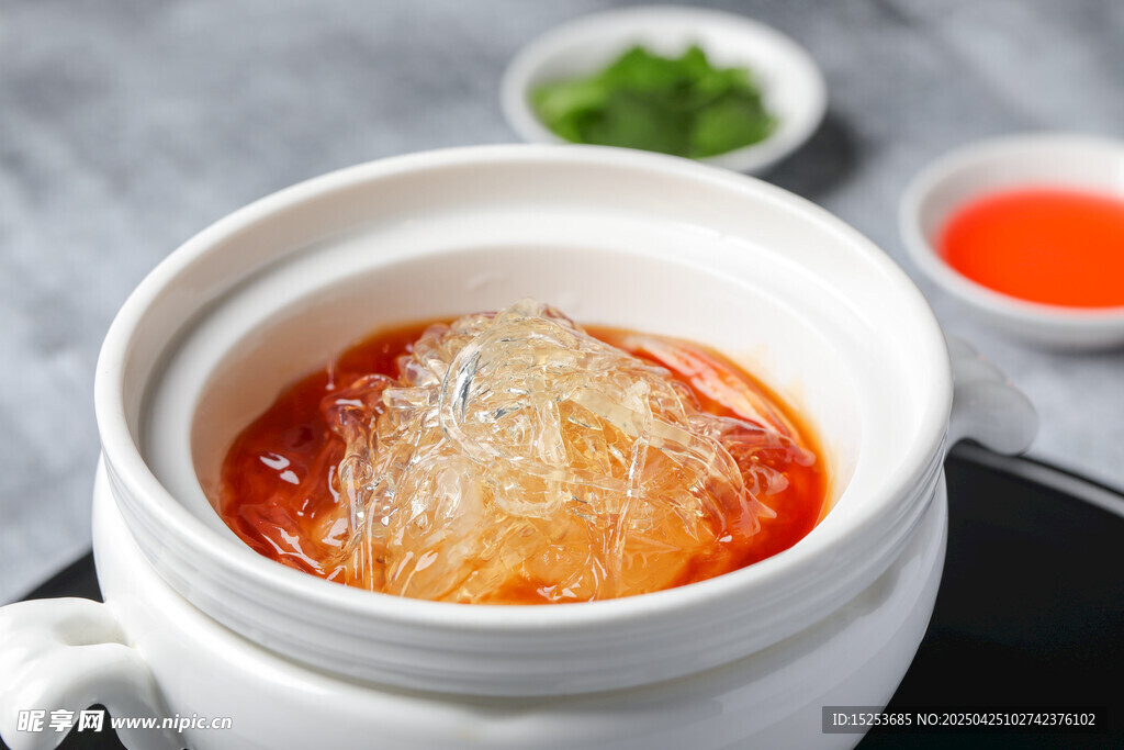 滋补养颜的美味鱼翅羹
