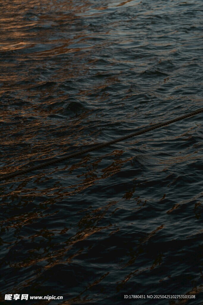 水面波纹