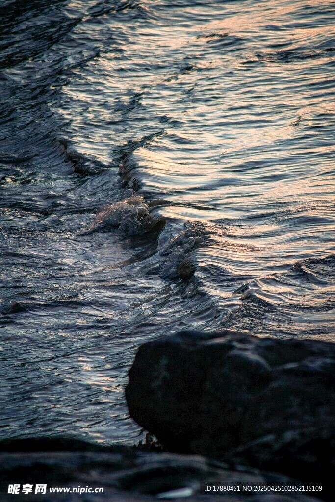 水面波纹
