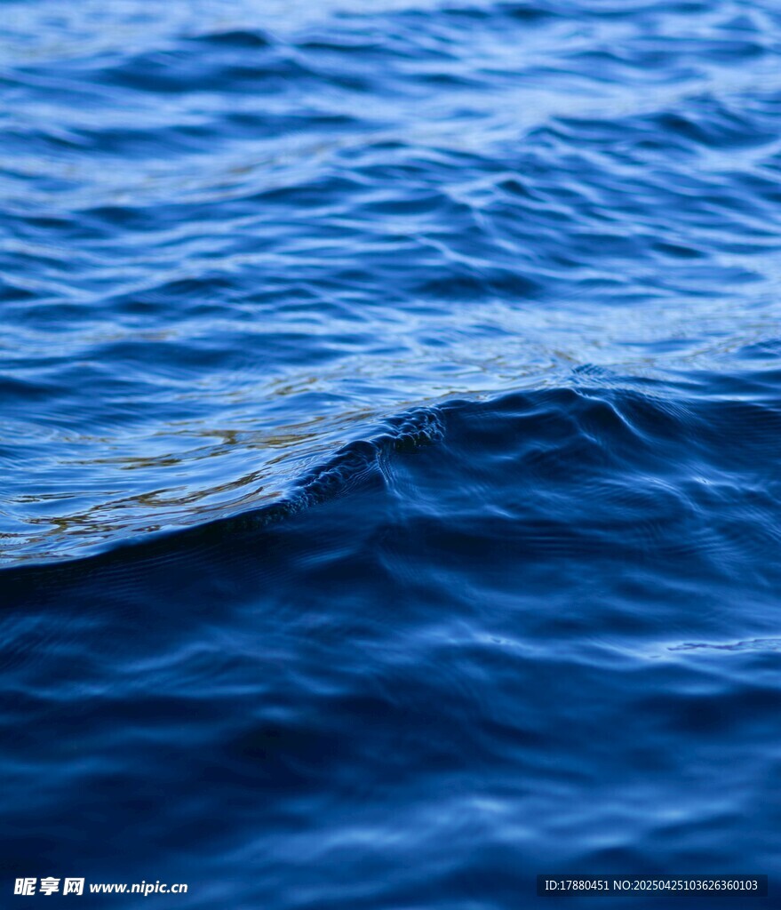 蓝色海洋波浪特写