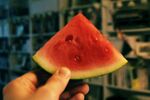 手捧鲜红多汁西瓜一角