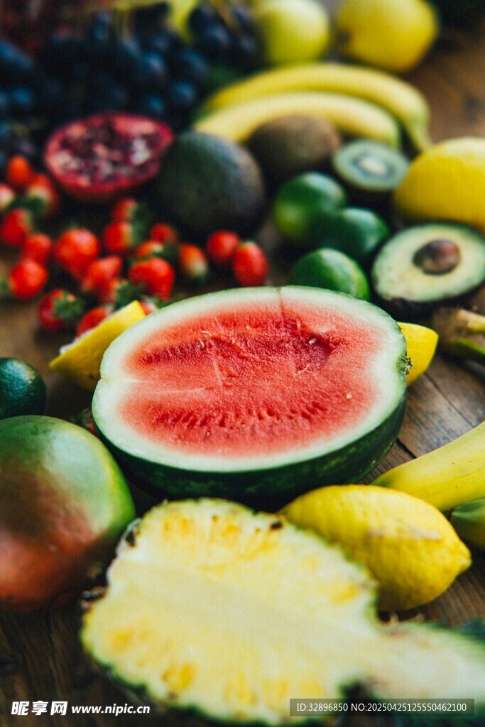 缤纷多彩的新鲜水果组合