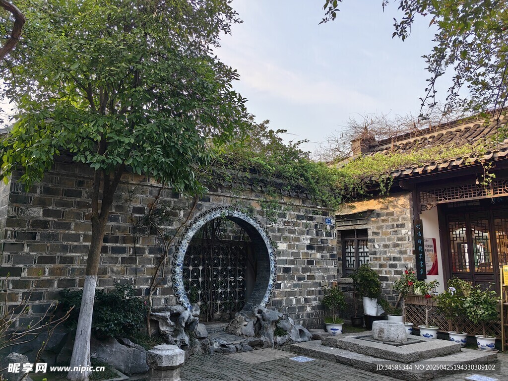 中式庭院石拱门景观