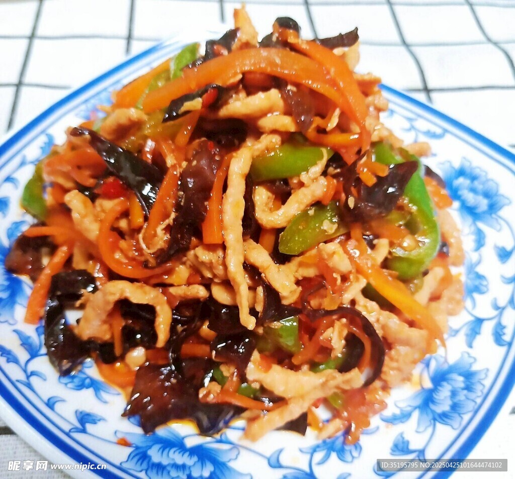 木耳胡萝卜炒土豆丝
