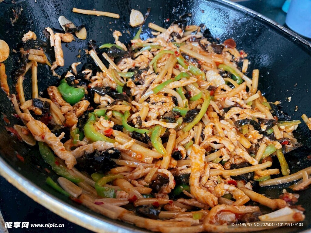 美味炒面色泽诱人