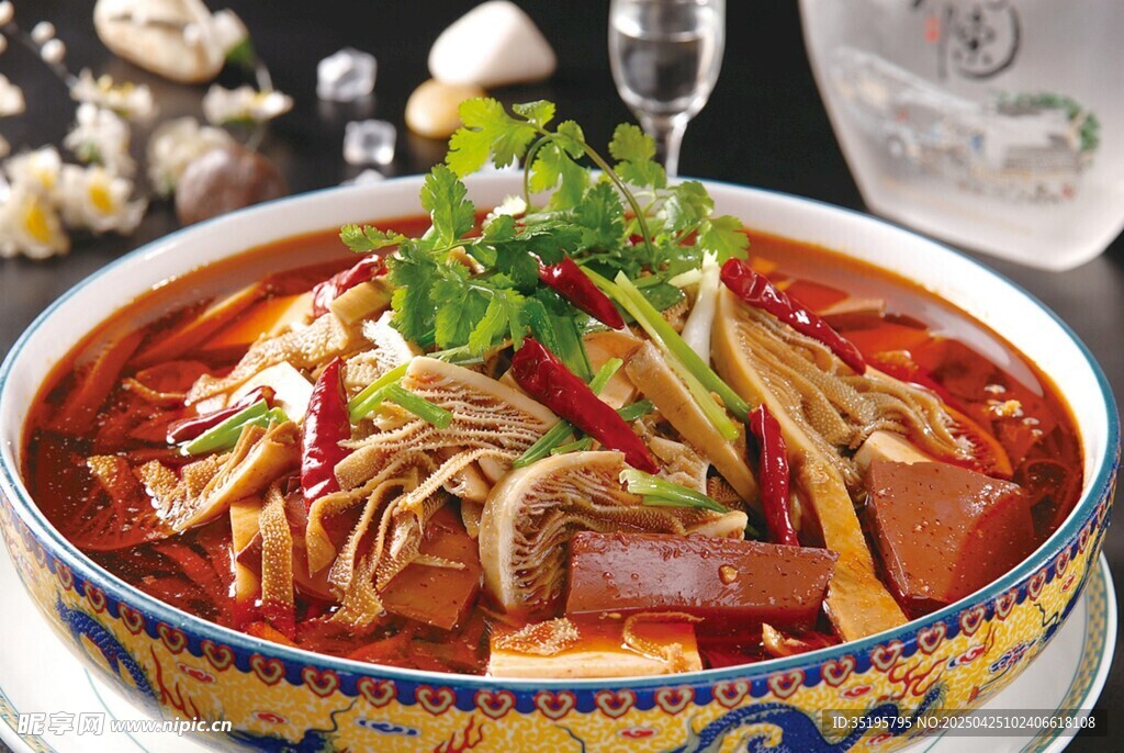 香辣毛肚火锅诱人美食