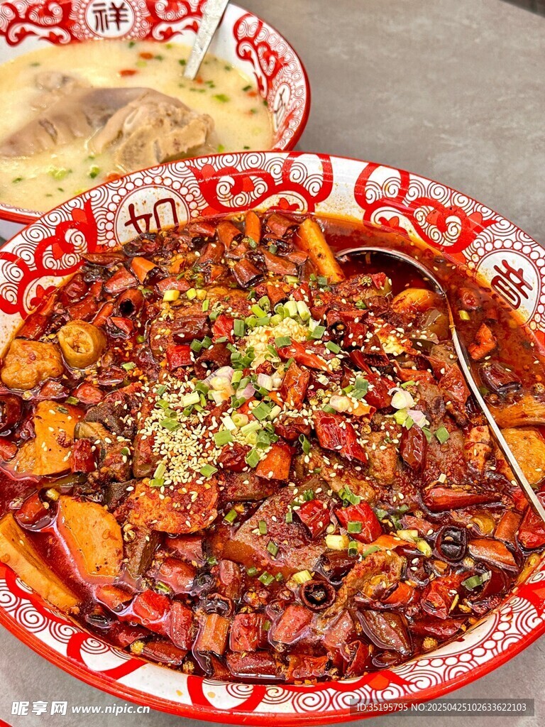 香辣诱人的特色水煮牛肉