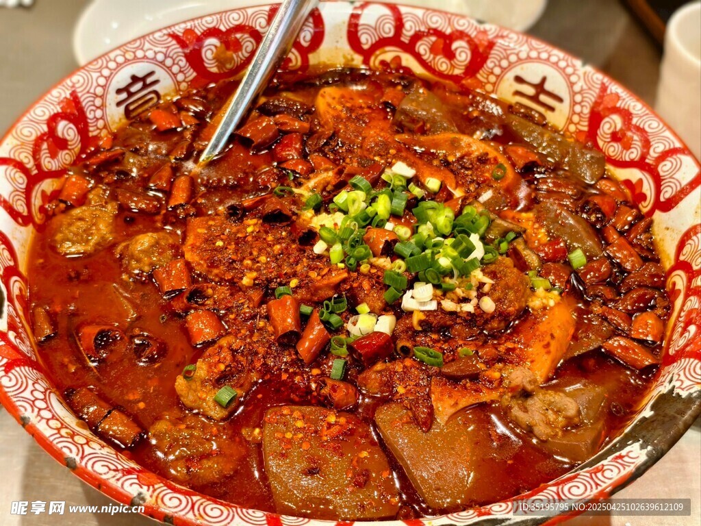 麻辣鲜香的美味毛血旺