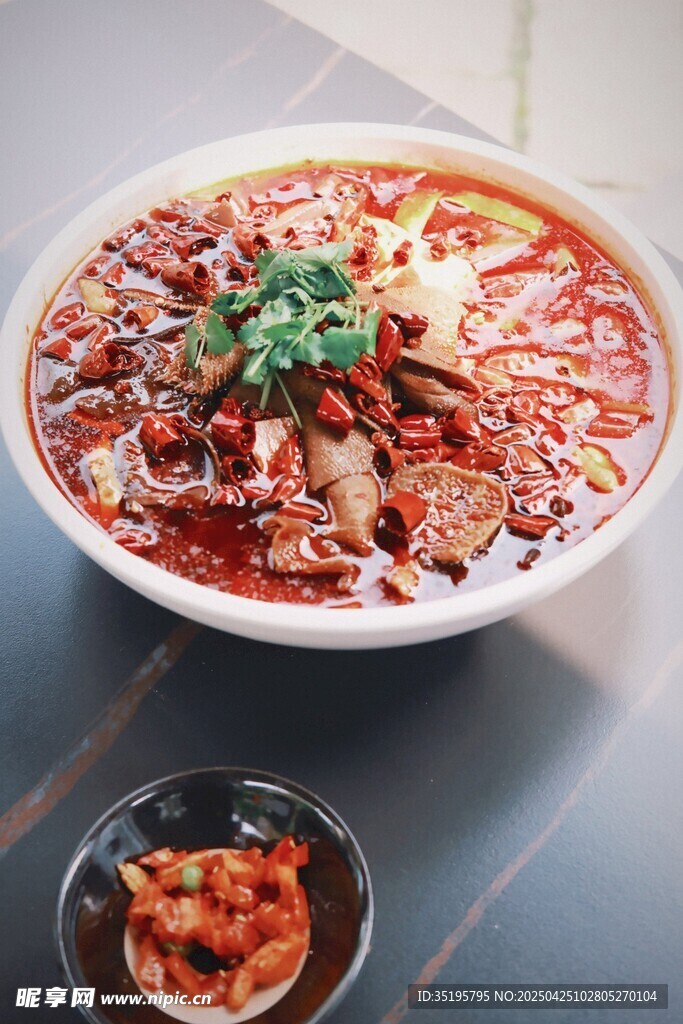 美味红油冒菜诱人呈现